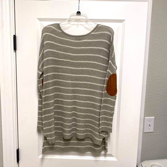 Staccato gray and white long sleeve tunic - Picture 1 of 4
